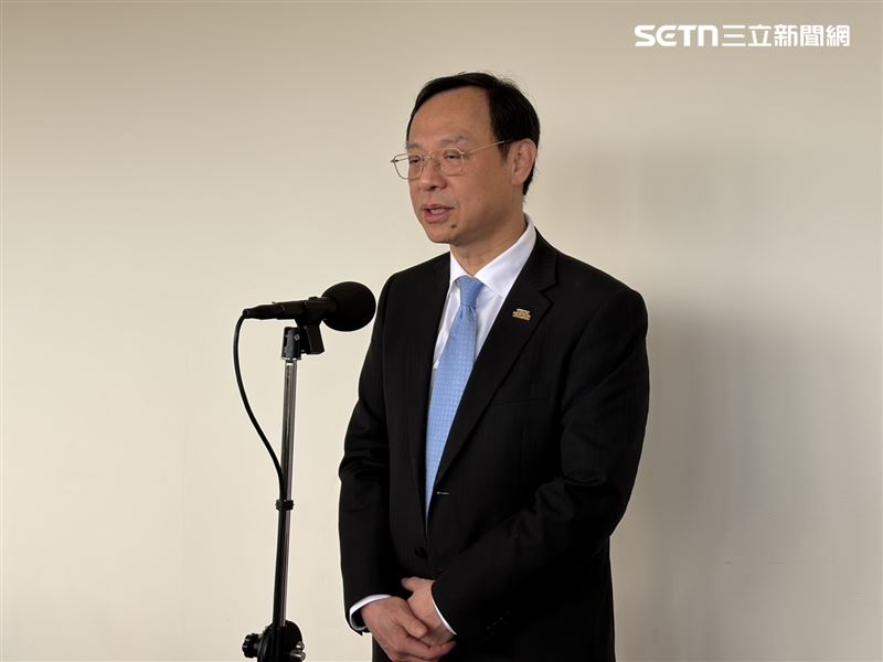 因應中東戰爭，石崇良說衛福部已著手盤點，同時將要求塑化原料、塑膠微粒等優先供應給醫材及醫療業者， 確保醫療院所不會斷貨。（圖／記者簡浩正攝影）