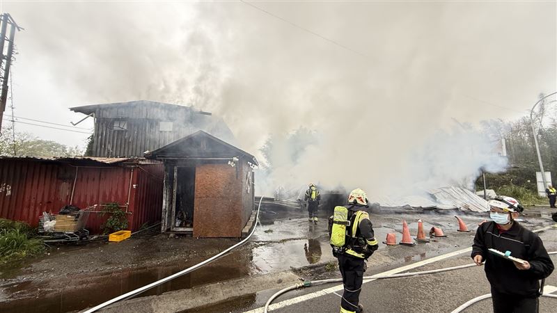 消防隊到場時已經全面燃燒。（圖／翻攝畫面）
