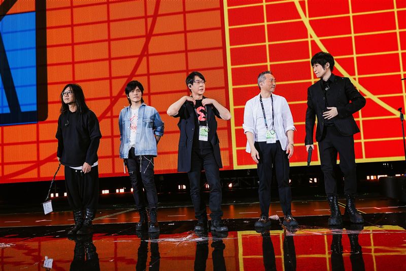 五月天舉辦5525＋1「回到那一天」25週年巡迴演唱會彩排特別場。（圖／相信音樂提供）