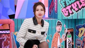 薔薔到柬埔寨監獄探視網紅晚安小雞時也差點出意外。(圖／中天提供）