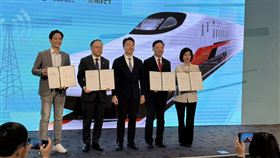 台灣高鐵公司今日與中華電信、中華電信、台灣大哥大、遠傳電信，啟動「高鐵2.0通訊品質升級計畫」，投入約20億元，在全線建置通訊設備，並已完成初步優化測試，下載速率最高可達500Mbps。（圖／記者李育道攝影）