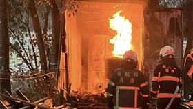 南投露營區惡火！水塔「放柴油」全面燃燒（圖／翻攝畫面）