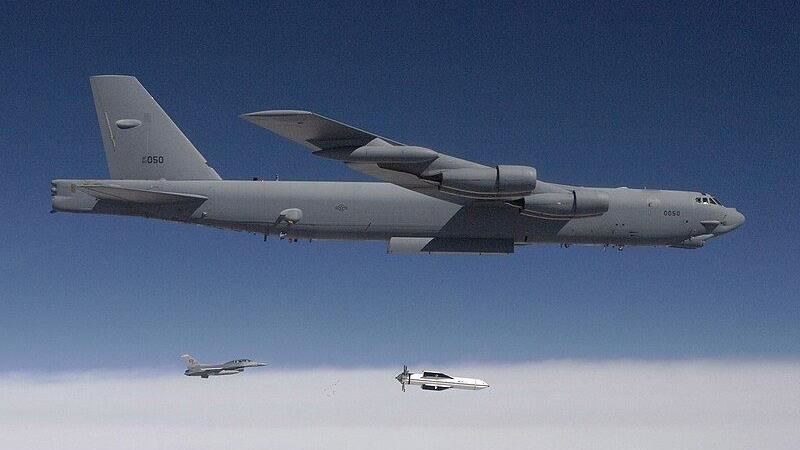 美B-52H同溫層轟炸機遇突發…急降英基地