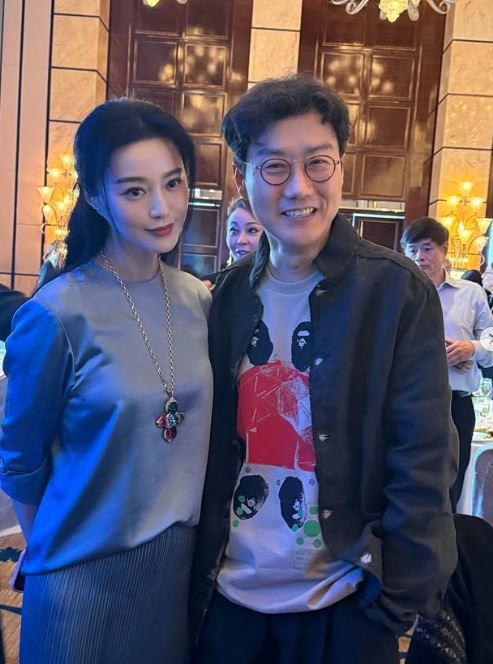 范冰冰（左）同框《魷魚遊戲》導演黃東赫。（圖／翻攝自IG）