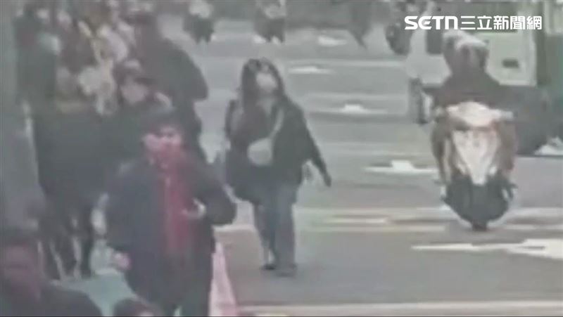 北市徐男行經仁愛路四段時兩度與女OL發生擦撞。（圖／翻攝畫面）