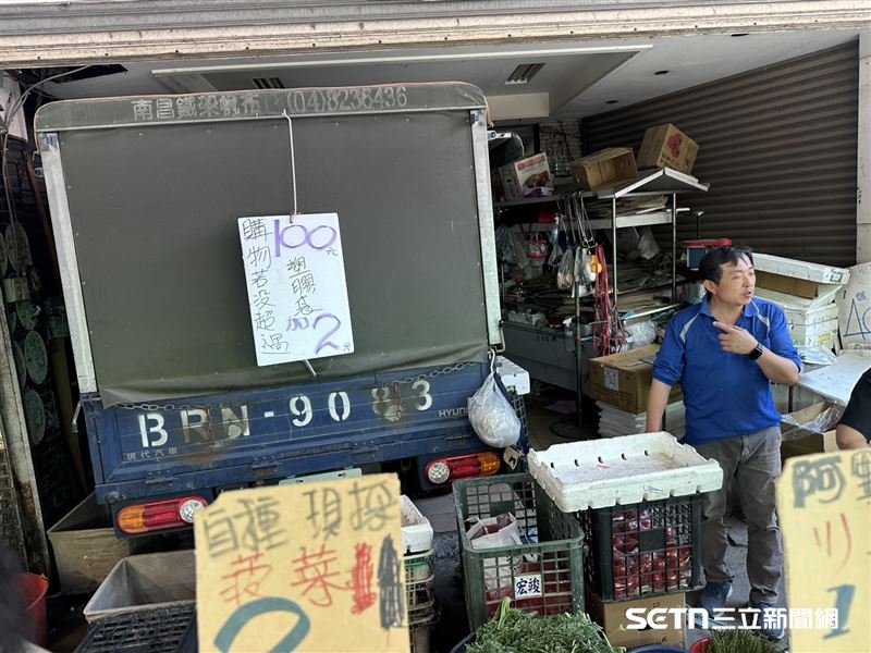 中東戰爭引發石化原料斷鏈危機，雖然戰火離我們很遠，但卻已實質衝擊台灣民生，像是近日就出現了「塑膠袋荒」，開始出現缺貨、有錢也買不到的情形。（圖／記者張雅筑攝）