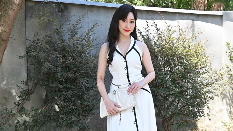 星二代成酒吧老闆娘　踩18公分高跟鞋上陣