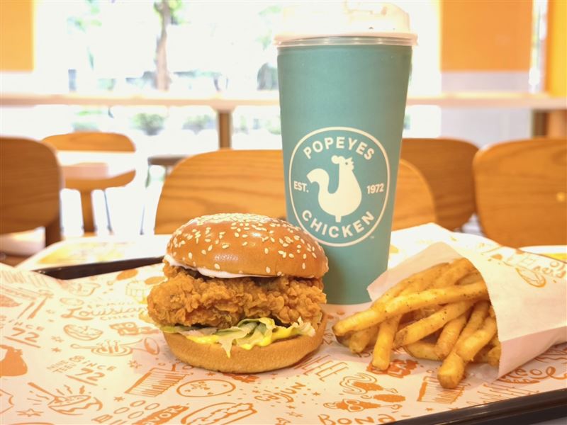 Popeyes輕享脆雞堡套餐$158。（圖／品牌業者提供）