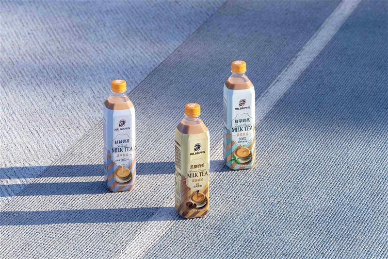 伯朗奶茶全系列包裝煥新上市，同時推出新品「伯朗黑糖奶茶」，打造日常生活的香醇療癒。（圖／品牌業者提供）