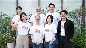 蘇昱瑋、丁寧、蔡燦得、劉亮佐、劉修甫、李璇、狄志杰今（25）日出席果陀劇場《深夜小狗神秘習題》記者會。（圖／記者鄭孟晃攝影）