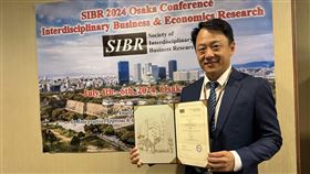 民進黨台中市議員參選人吳文豪因家中遭逢變故決定退選（圖／翻攝自吳文豪臉書）