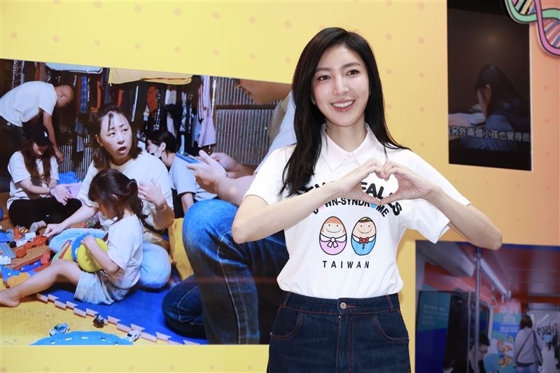 楊謹華表示是看到新聞才知道孫芸芸當阿嬤的事。（圖／記者鄭孟晃攝影）