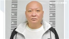 柬警調閱監視器畫面發現，一輛黑色汽車連日跟踪林秉文，3至4名兇嫌掃射後逃逸未被逮捕。（圖／取自刑事局網站）