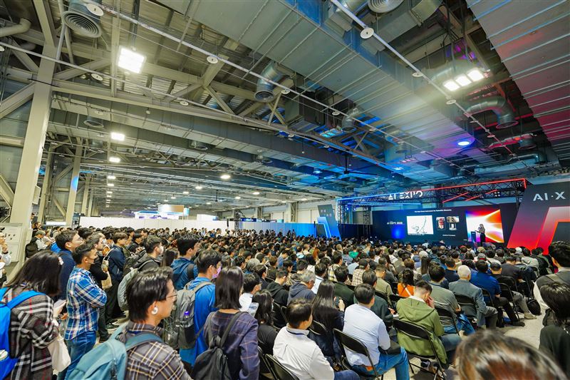 AI EXPO Taiwan 2026「不知講堂」高峰論壇領銜開講，吸引大批人潮參與聽講。（圖／AI EXPO Taiwan提供）