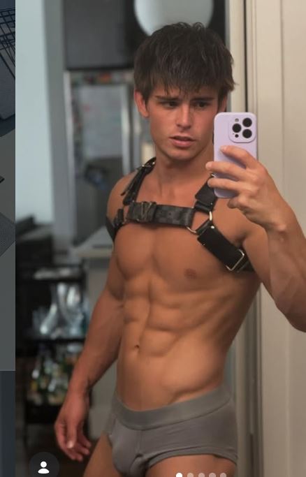 賽斯彼得森2020年踏入成人影片產業，並迅速走紅。(圖／翻攝自IG）