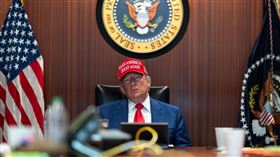 美國轟炸伊朗後，總統川普短暫發表全國談話。▲圖片描述。（圖／翻攝自X平台 @The White House）