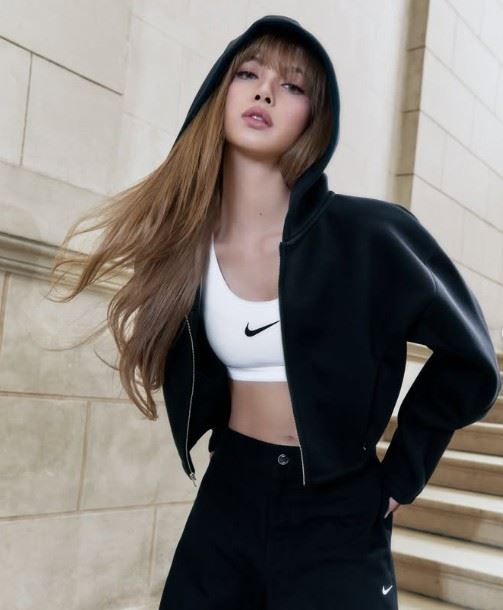 Lisa受邀擔任Kith Women2026春夏系列客座設計師，並成為Nike全球大使。（圖／翻攝自Lisa IG）
