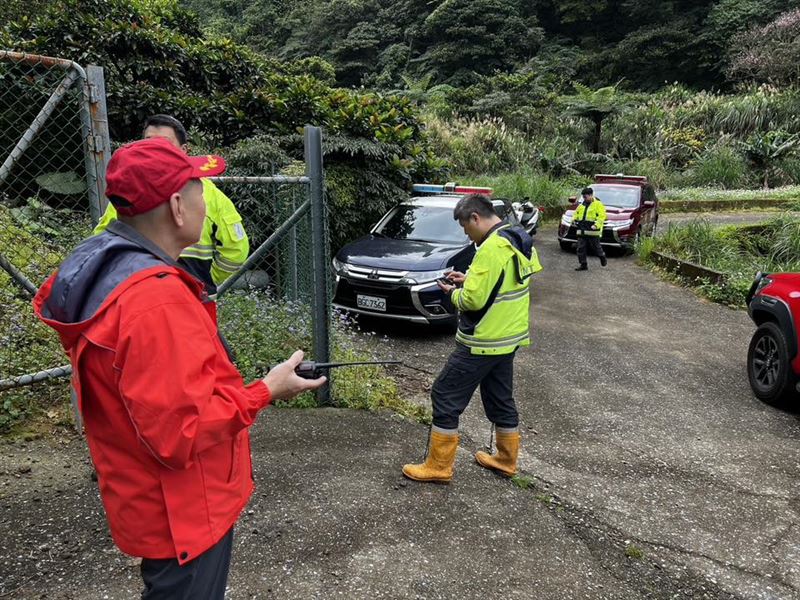 淡水分局會同新北市消防局三芝消防分隊、新北市救難大隊三芝分會派員全力搜尋。（圖／翻攝自新北市救難協會三芝分會臉書）