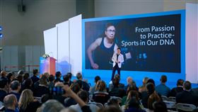 2026台北自行車展與健身展今開幕，匯聚900家大廠、逾3千攤位。主打「綠色減碳」與「AI科技」，不僅有頂尖電輔車，更首度把潛水池搬進展場。台灣從製造跨向生態系，展現引領全球大健康產業的絕對實力。（圖／外貿協會提供） 