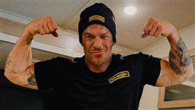 43歲美國好萊塢男星艾倫里奇森（Alan Ritchson）因演出影集《神隱任務》打開知名度。（圖／翻攝自IG）