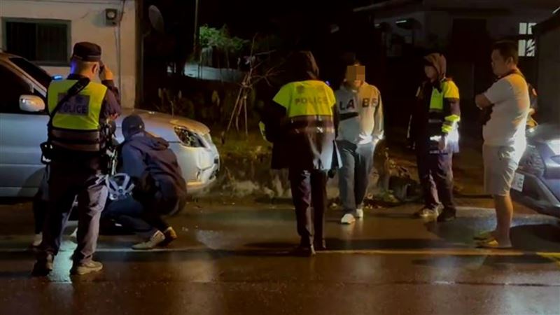 警方在事故現場採證。（圖／翻攝畫面）