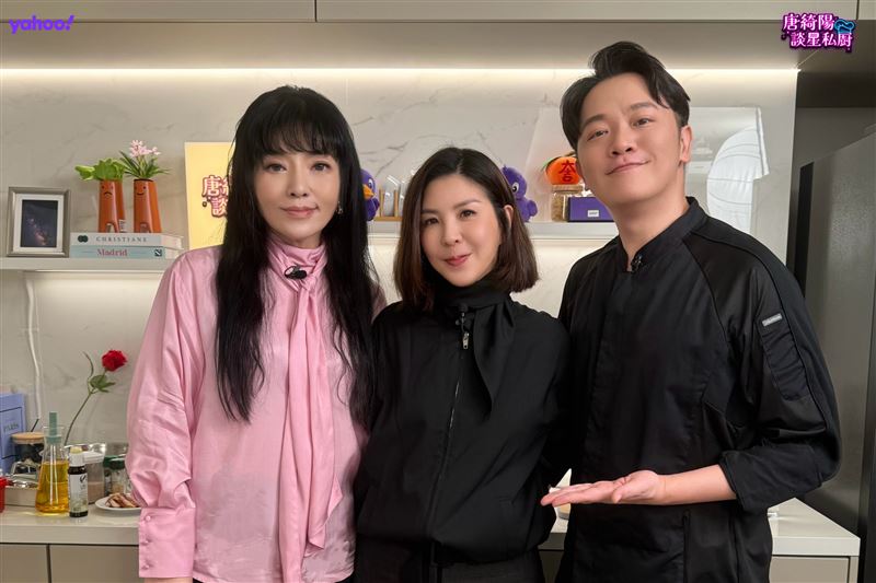 許茹芸（中）到唐綺陽節目作客。（圖／《Yahoo唐綺陽談星私廚》提供）