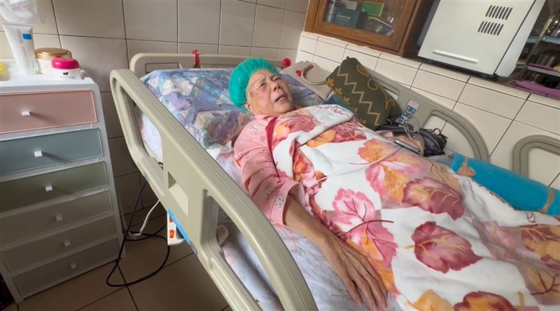 柯媽得知柯文哲遭重判,情緒激動。(圖/翻攝畫面)