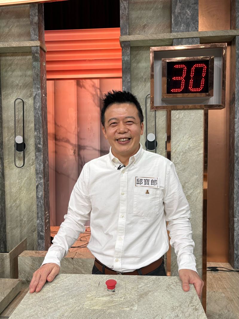 名廚「寶寶師傅」邱寶郎遭謠傳是如廁過世的主持人，緊急留言澄清。（圖／翻攝自臉書）