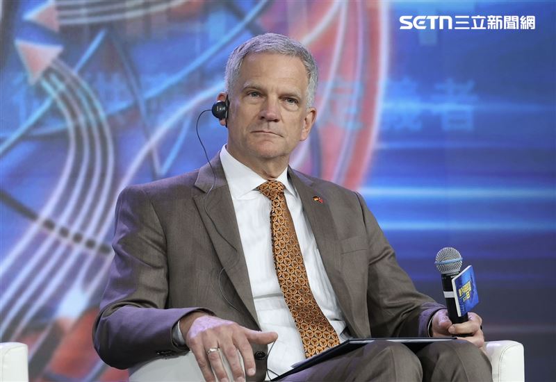 德國在台協會處長迪嘉信於論壇中深入解析AI產業趨勢,點出台灣在全球供應鏈中的戰略價值。(圖/記者鄭孟晃攝影)