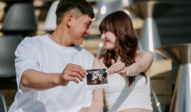 劉基鴻與葛昀開心曬出超音波照。(圖/翻攝自IG @yingxuange)