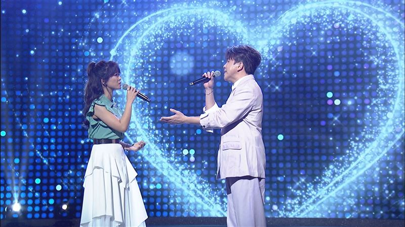 翁鈺鈞(左)、許志豪CP審情對唱有「被電到」的感覺。(圖/中視提供)