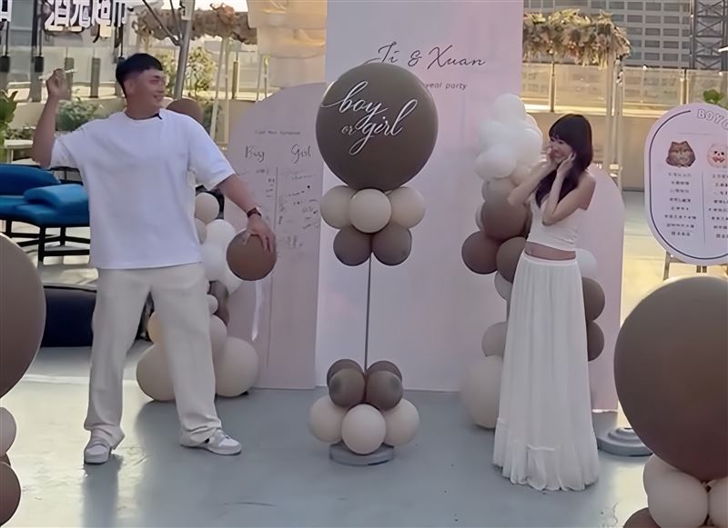劉基鴻與葛昀萱辦性別趴。(圖/翻攝自IG @yingxuange)