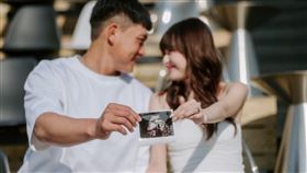 劉基鴻與葛昀開心曬出超音波照。（圖／翻攝自IG @yingxuange）