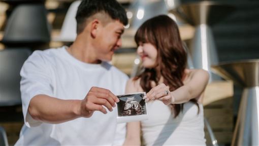 味全龍劉基鴻當爸爸了！網紅老婆嗨曝性別