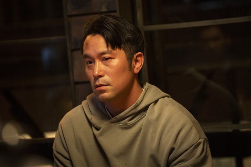 張孝全詮釋的中年周可傑多了一份失落與停滯。（圖／公視提供）