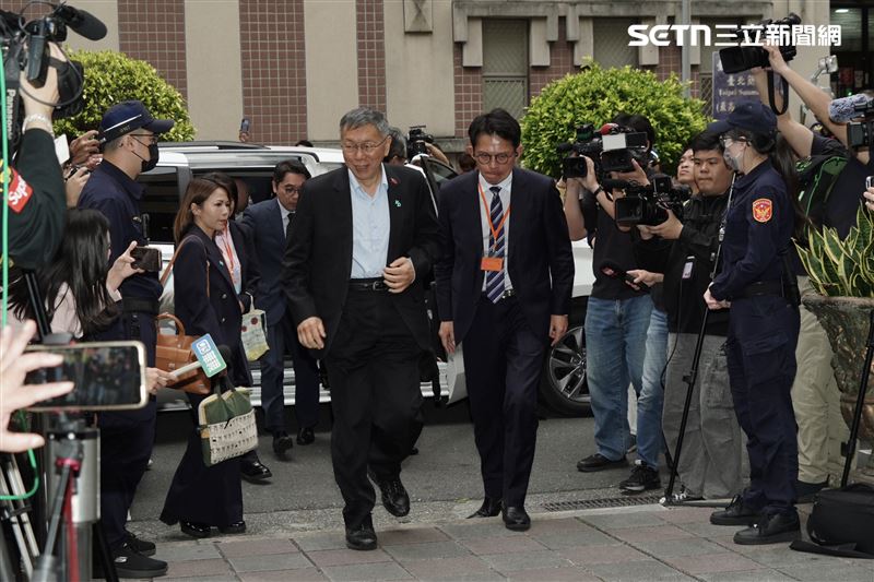 黃國昌說，他難以置信，他也提到，這條路還非常非常的漫長，只要阿北沒有放棄，我們就不會放棄。（圖／記者趙于瑩攝影）