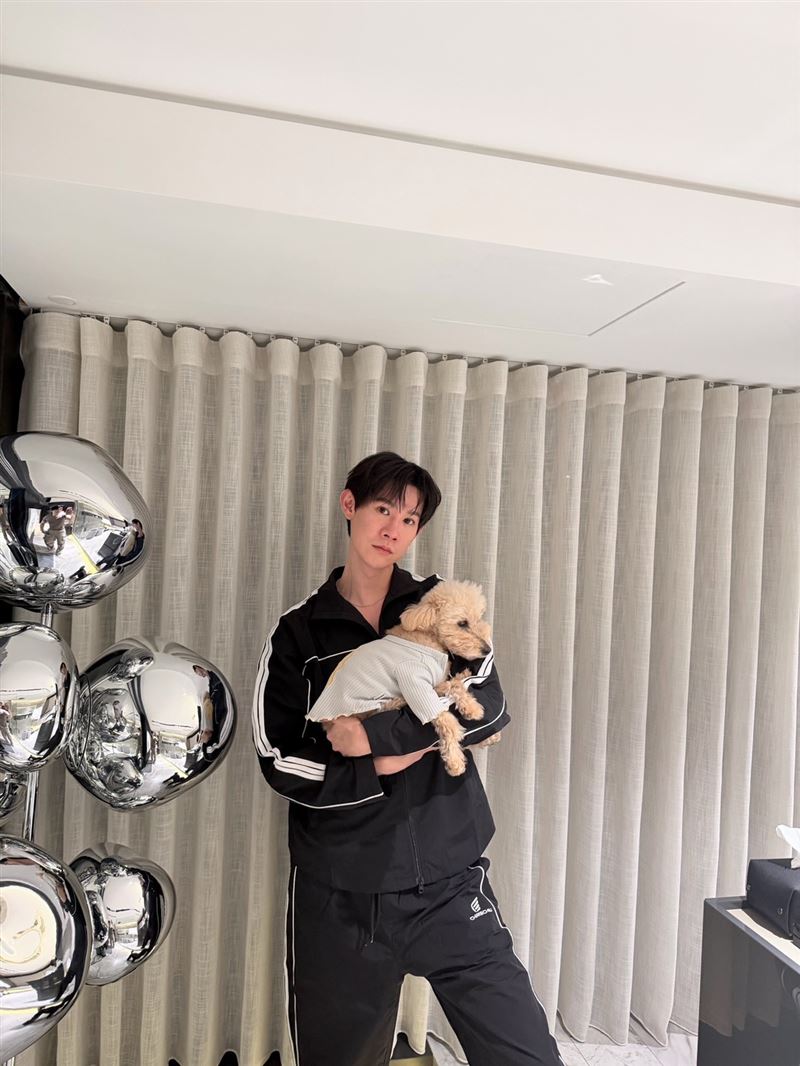 夏和熙愛狗成痴。（圖／三得利提供）