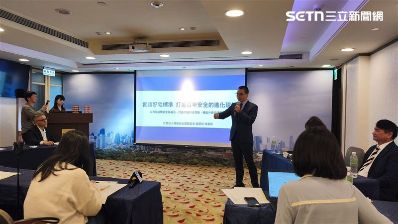 富比士市掉，民眾高達87.5%老屋有升級之必要，4成以上購屋最擔心漏水等管線問題。（圖／記者陳韋帆攝影）