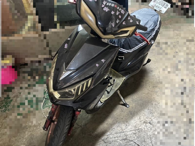 警方前往男童家中勸說。（圖／翻攝畫面）