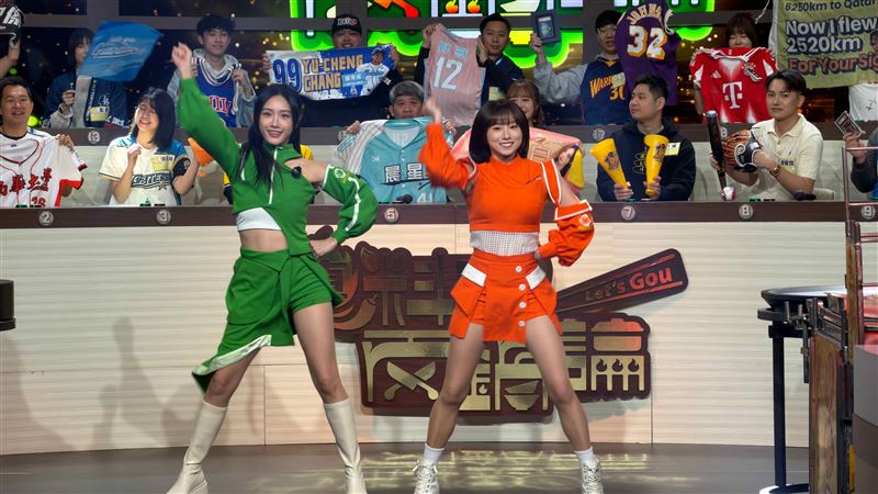 第二季加入君白(左)、斐棋(右)兩位新主持人 。(圖/麥卡貝網路電視提供)