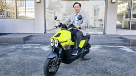 光陽董座柯俊斌親自推薦一車抵三車「通勤、載物、休閒」的「電推大樂150」多功能車系列。（圖／KYMCO提供）