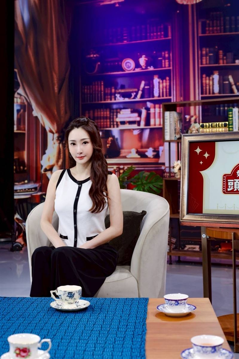 徐瑋婷最終決定回到熟悉的醫美整形外科領域。(圖／翻攝自IG）