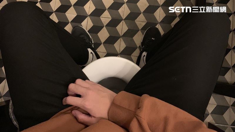 蘇一峰醫師示警，上大號時憋氣、用力過猛，真的可能會突然昏倒猝死。（示意圖／資料照）