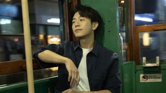 香港叮叮車男子熱舞！竟是台灣知名男歌手