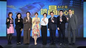 《鍍晶的心臟－AI之島》 首映會 威力先進科技董事長 王文欽、永豐金控 科技長 張天豪、雄獅旅遊 直售處總經理 張亞昭（圖／記者鄭孟晃攝影）