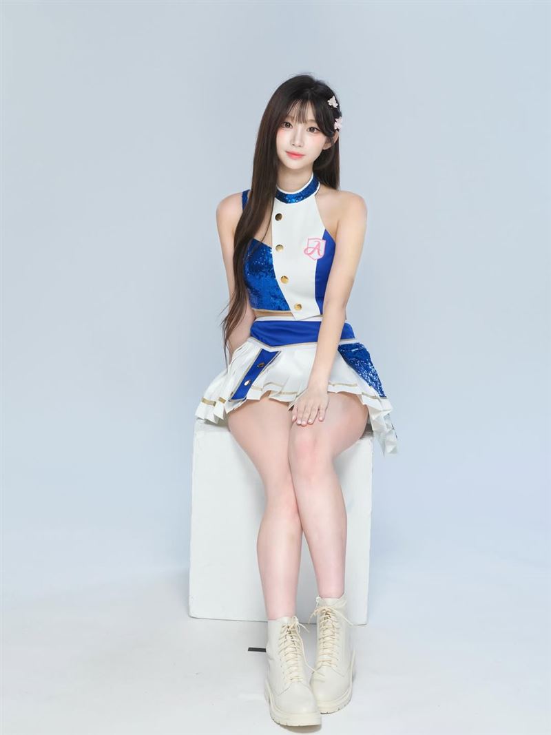 「AI女神」李珠珢才宣告「ALL IN台灣」怎料4月班表出來令人傻眼。（圖／翻攝自IG @0724.32）