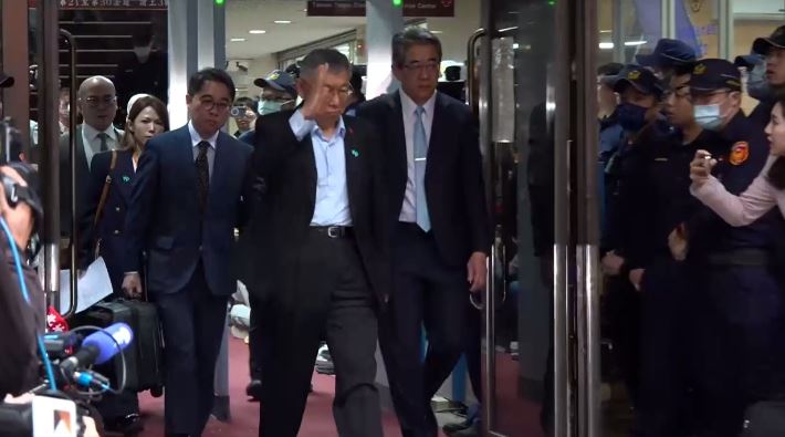 柯文哲結束一審宣判庭訊離開北院（圖／翻攝畫面）