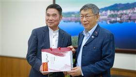 柯文哲、苗栗縣長鍾東錦（圖／翻攝自鍾東錦臉書）