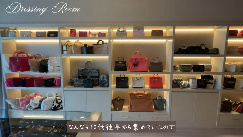板野友美名牌包擺滿牆。（圖／翻攝自YouTube）