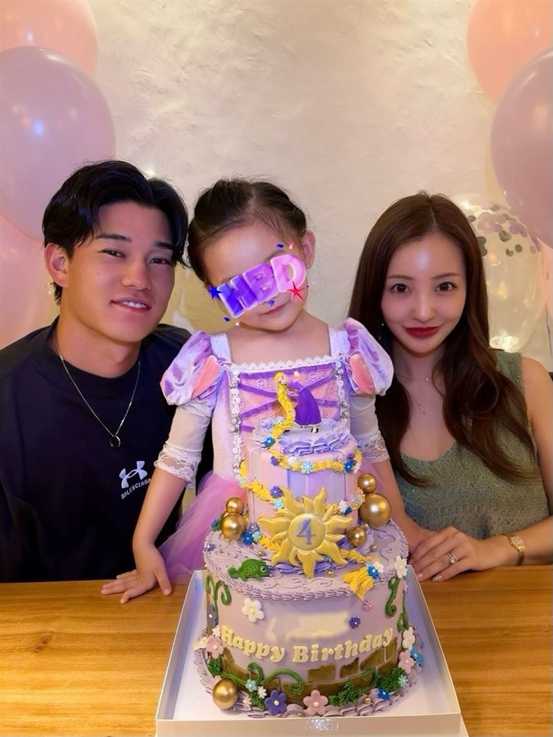 板野友美和日本職棒選手高橋奎二育有一女。（圖／翻攝自板野友美IG）